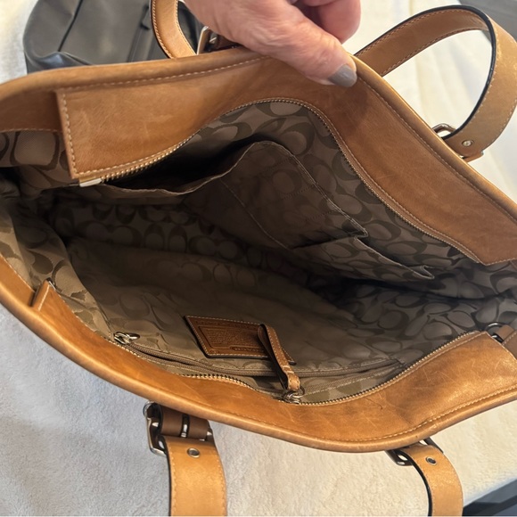 Vintage Coach Tan Leather Tote in Good used condition - Picture 4 of 6